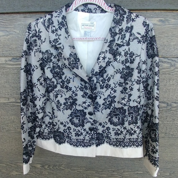 Victor Costa Jackets & Blazers - GOREGOUS silk and beaded blazer